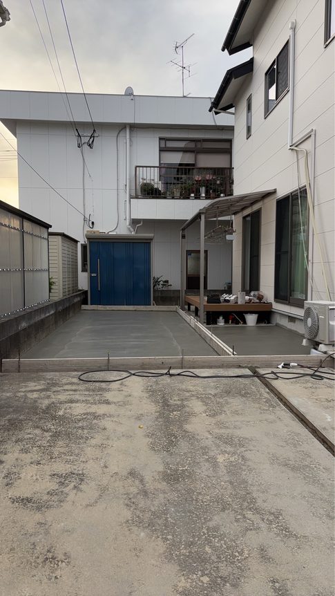 庭にコンクリートを施工した写真